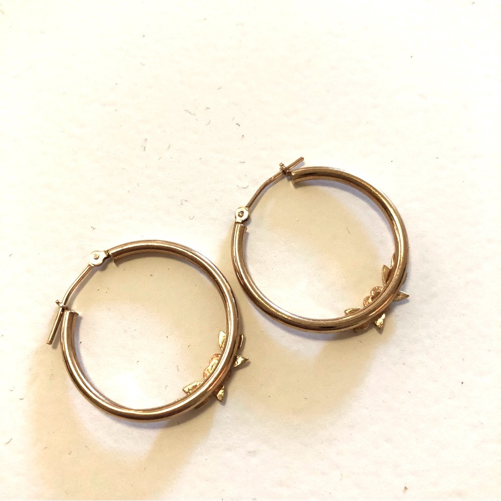 Gorgeous 10k hoop earrings - Picture 5 of 6